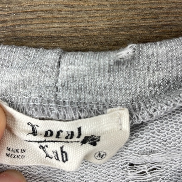 Local Lab Women’s Grey Distressed Embroidered 3D Floral Top, size medium - Picture 2 of 9